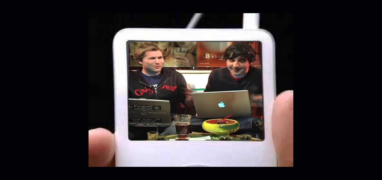 iPod VIdeo Classic with Diggnation podcast on screen (sync from iTunes)